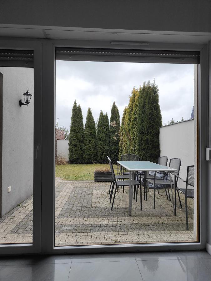 Dom Dabrowka Poznan Apartment Paledzie Екстериор снимка
